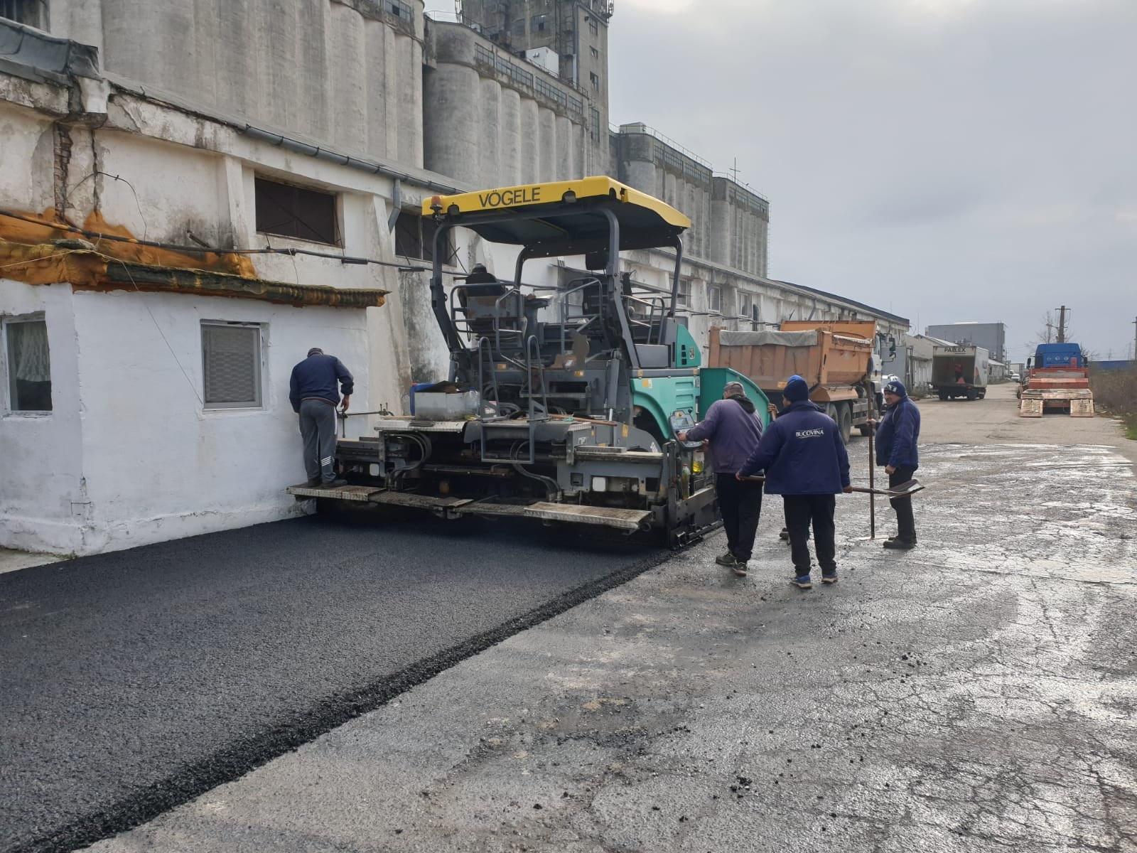 Recosal Solutia ideala pentru asfaltarea curtilor aleilor trotuarelor drumurilor si parcarilor in Bucuresti si Ilfov